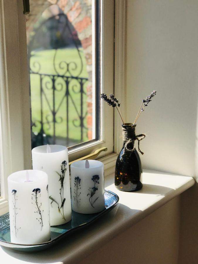 Charming Hen Cottage Countryside Retreat Lincoln Newball エクステリア 写真