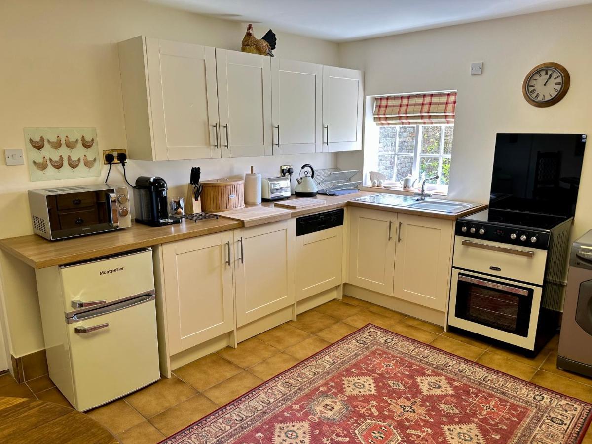 Charming Hen Cottage Countryside Retreat Lincoln Newball エクステリア 写真