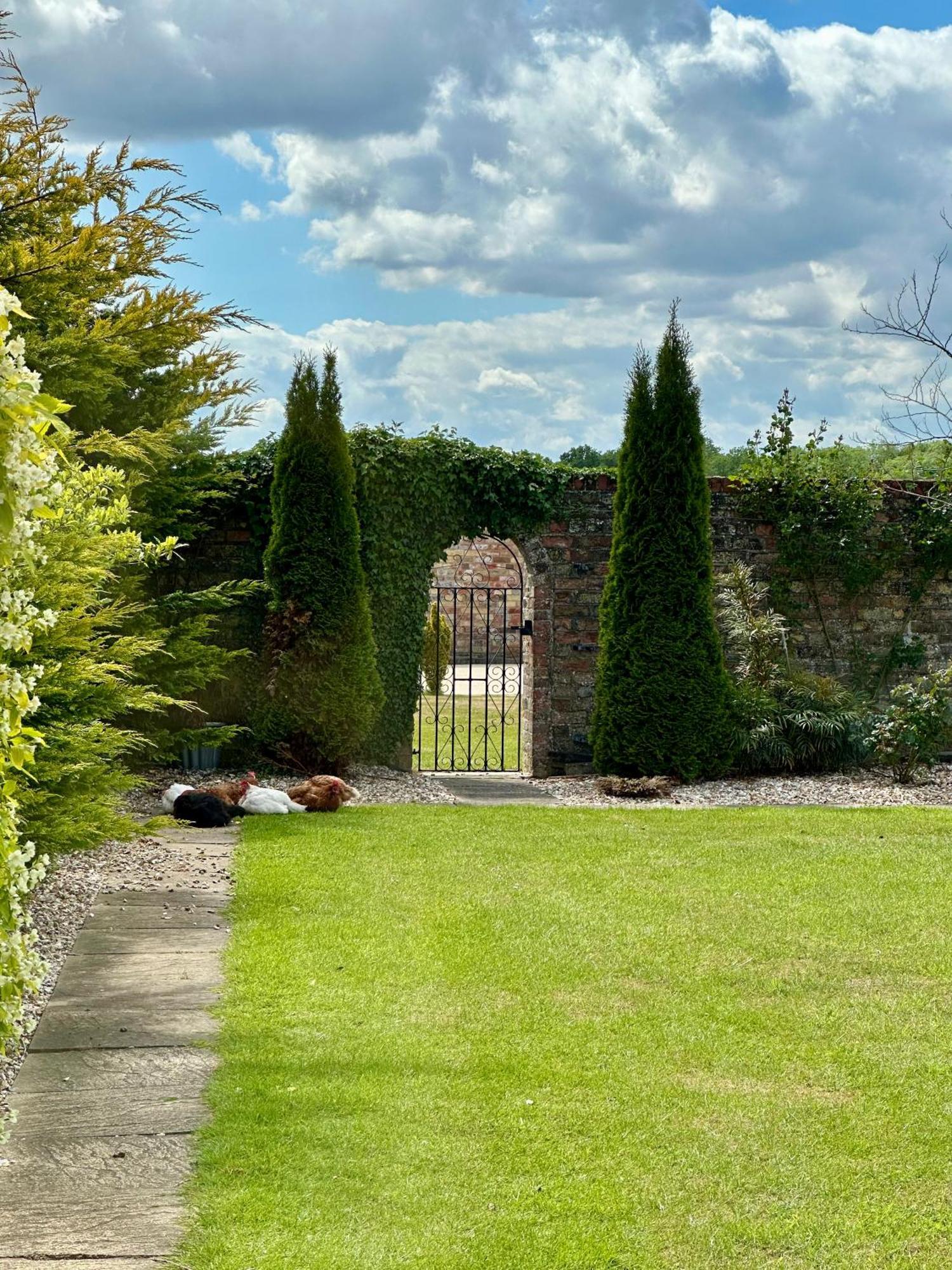 Charming Hen Cottage Countryside Retreat Lincoln Newball エクステリア 写真